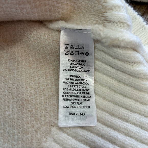 Cynthia Rowley Cream Floral Sweater Cream/Beige Size Medium - Picture 6 of 8